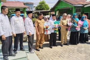 Pj Bupati Aceh Tamiang Kunjungi MIN 2 dan Terima Plakat Dari Dirjen Pendis